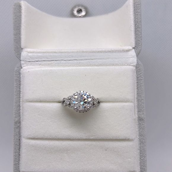 2.5ct tw round brilliant twist halo  engagement ring - Picture 3 of 15